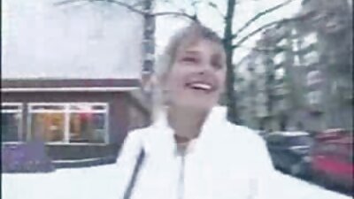 Baltoji meilužė laiko BDSM egzaminą lieknam mulatui.