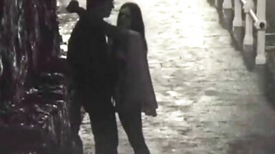Mergina įsimylėjo didžiulį penį ir pradėjo išgauti spermą.