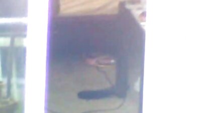 Airijos pornografija apie didelį užpakalį ir krūtinę moterį.