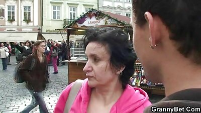 Rebecca Moore gavo gaidį visose skylėse.