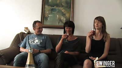Du dulkina merginą tuo pačiu metu su cumshot'ais.