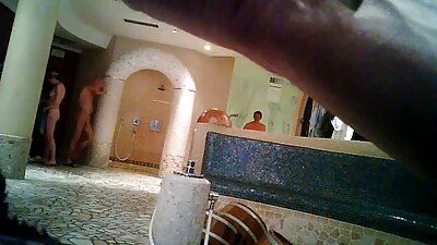 Mergina su draugu žais BDSM lesbiečių dominavimą.