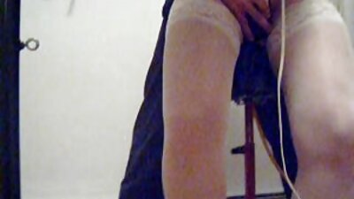 Puikus seksas pornografijos studijoje su krūtine dažyta blondine.