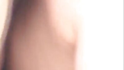 Pakliuvo jauniklį ir apipylė nerealias krūtis su sperma.