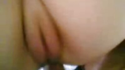 Anna Rose malonina savo draugę ir daro seksualų masažą.
