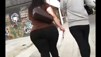 Du dideli penis kartu dirba laivo kekšės pūlingoje ir užpakalyje.