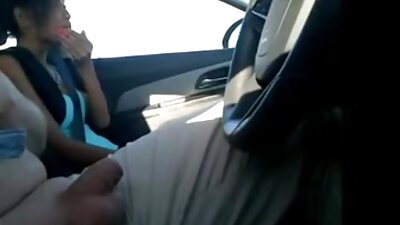 Kira Queen nurengia savo draugą ir užsiima su ja lesbietišku seksu.